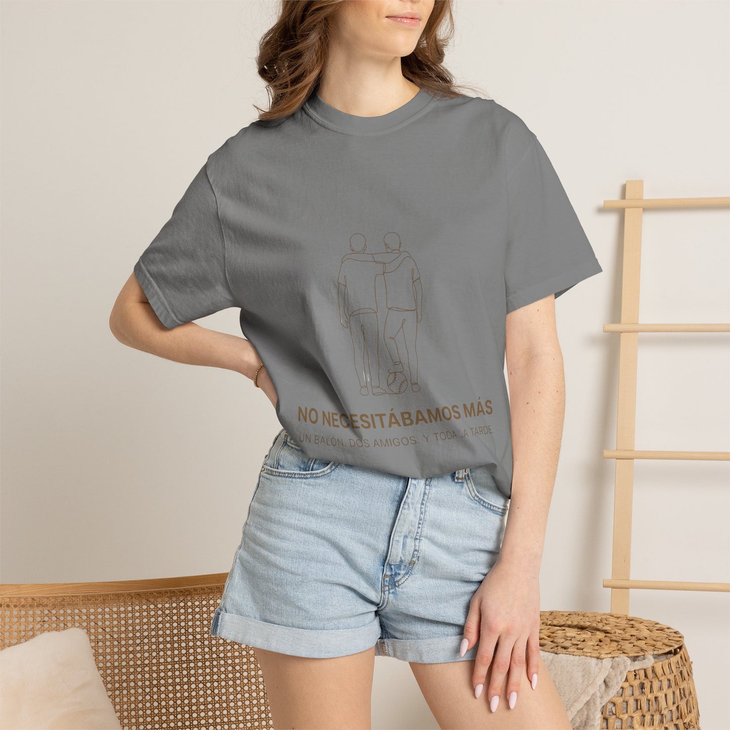 CAMISETA BARRIO. NO NECESITÁBAMOS MÁS. UN BALÓN. DOS AMIGOS. Y TODA UNA TARDE.
