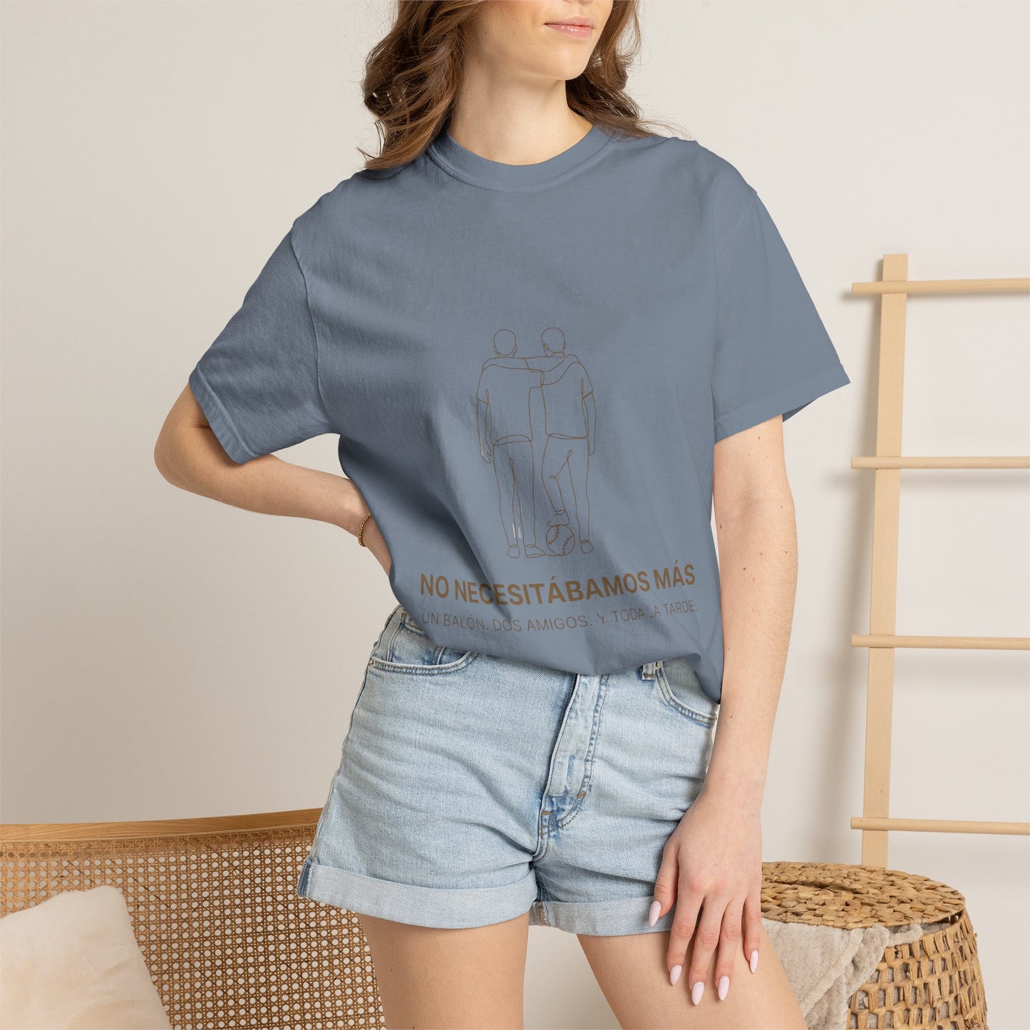 CAMISETA BARRIO. NO NECESITÁBAMOS MÁS. UN BALÓN. DOS AMIGOS. Y TODA UNA TARDE.