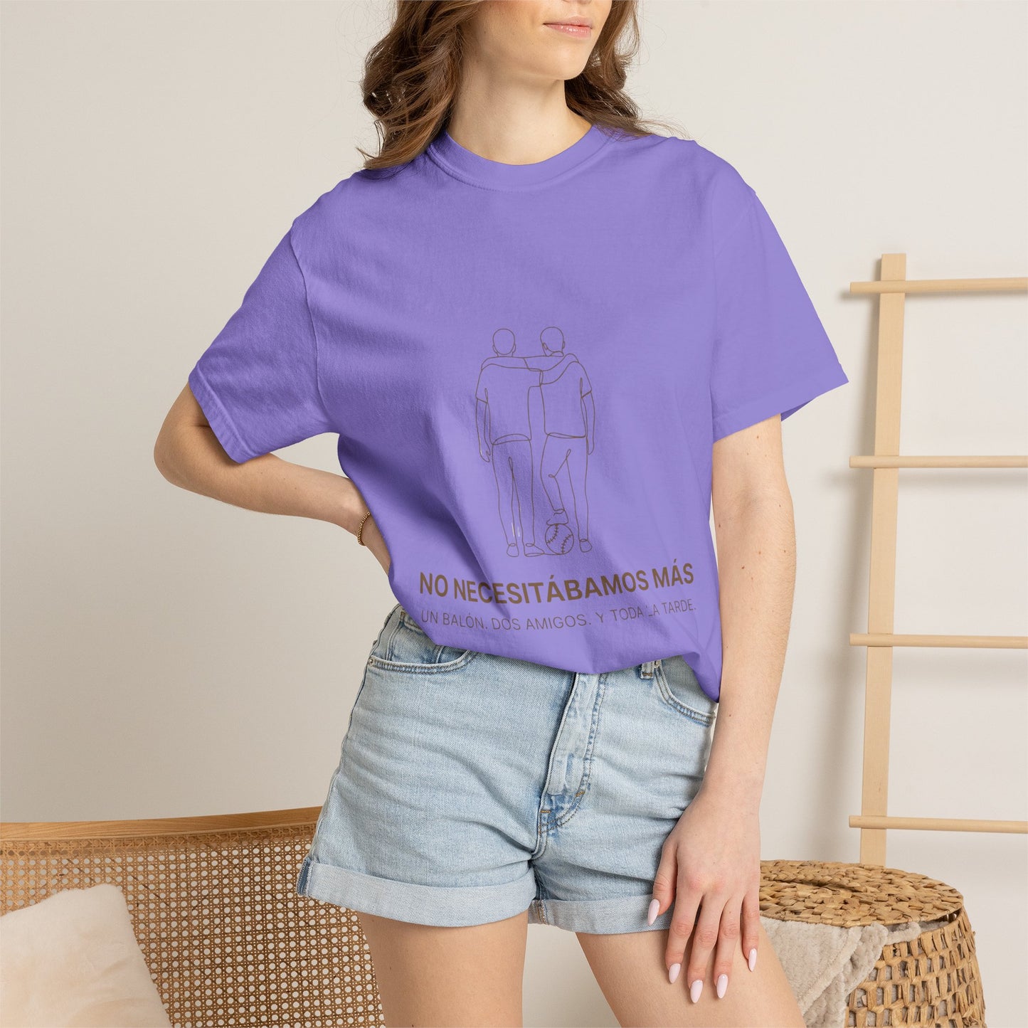 CAMISETA BARRIO. NO NECESITÁBAMOS MÁS. UN BALÓN. DOS AMIGOS. Y TODA UNA TARDE.