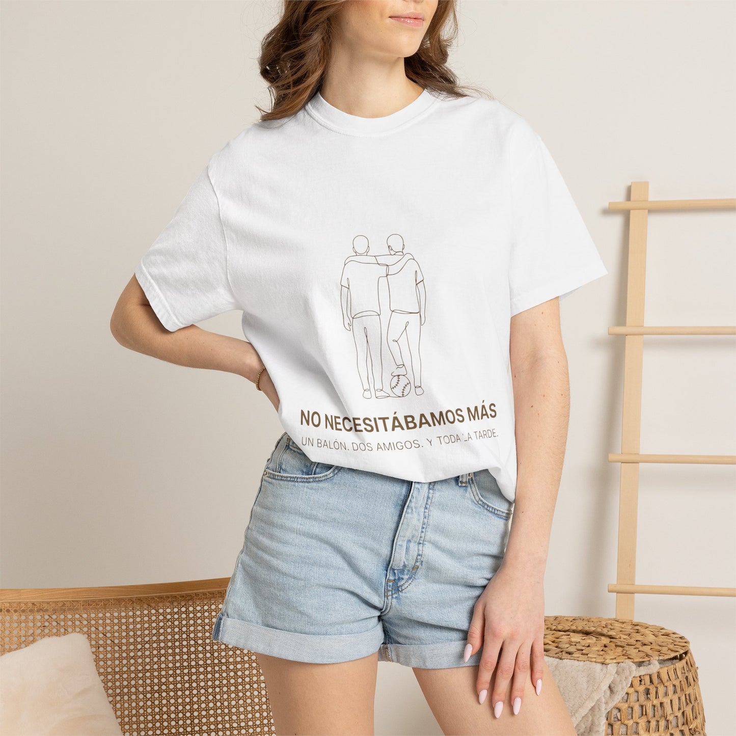 CAMISETA BARRIO. NO NECESITÁBAMOS MÁS. UN BALÓN. DOS AMIGOS. Y TODA UNA TARDE.
