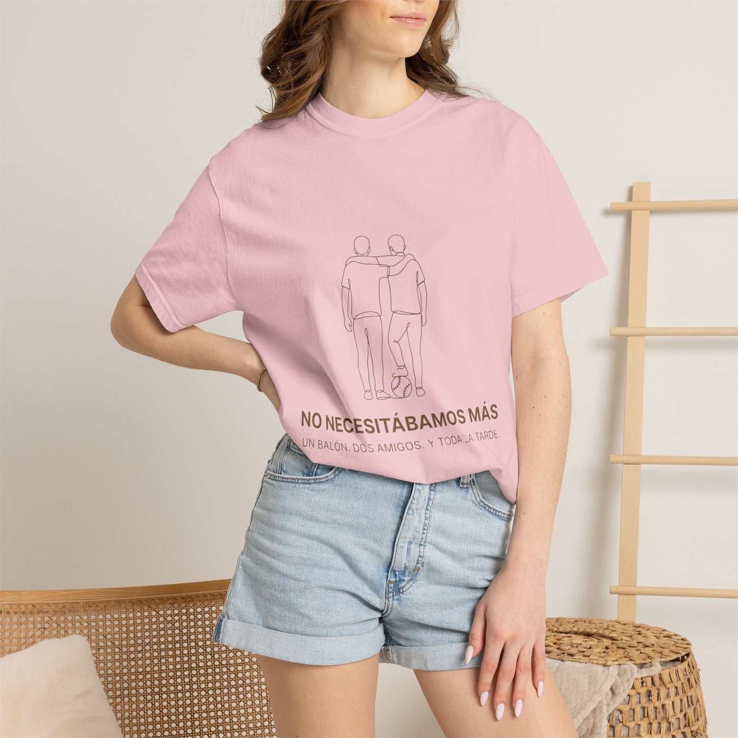 CAMISETA BARRIO. NO NECESITÁBAMOS MÁS. UN BALÓN. DOS AMIGOS. Y TODA UNA TARDE.