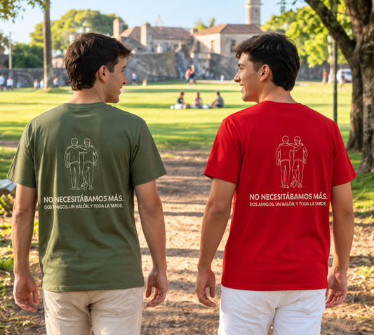 CAMISETA BARRIO.NO NECESITÁBAMOS MÁS. DOS AMIGOS. UN BALÓN. Y TODA LA TARDE.